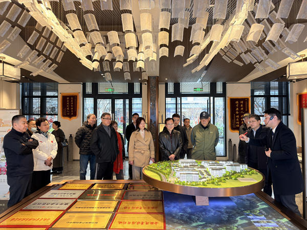 安徽省健康文化旅游產(chǎn)業(yè)促進(jìn)會領(lǐng)導(dǎo)一行赴濱湖雅園調(diào)研考察