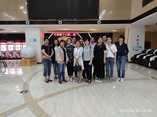 安徽鹽業(yè)地產(chǎn)集團(tuán)公司機(jī)關(guān)第一、第二黨支部組織觀看愛國主義題材影片《八佰》