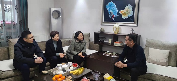 徽鹽地產集團開展春節送溫暖走訪慰問活動