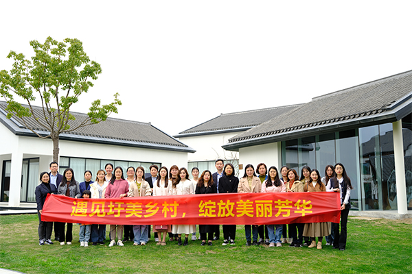 地產集團各級工會組織開展慶?！叭恕眿D女節系列活動