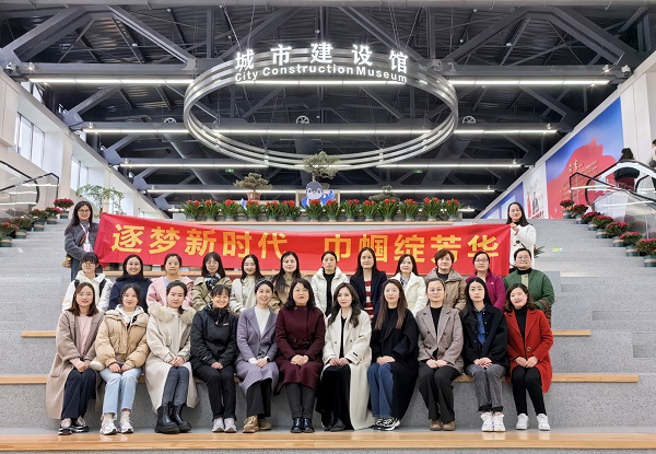 地產集團工會組織開展“三八”婦女節活動